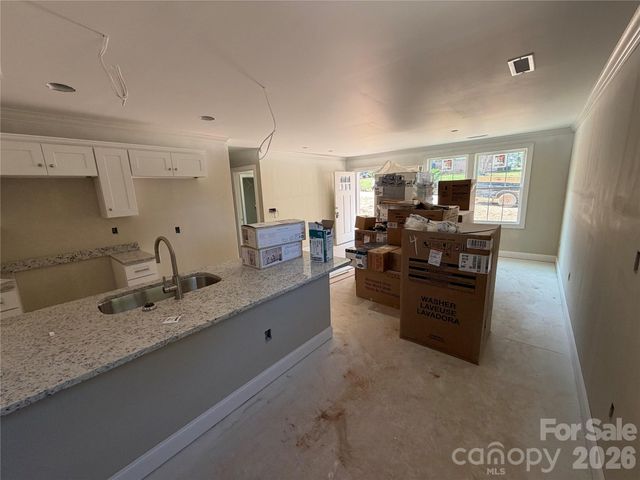 1298 18th Street NE, Hickory, NC 28601