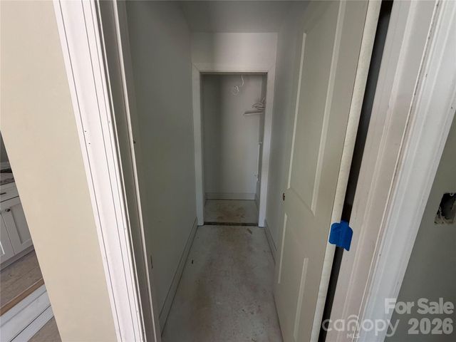 1298 18th Street NE, Hickory, NC 28601