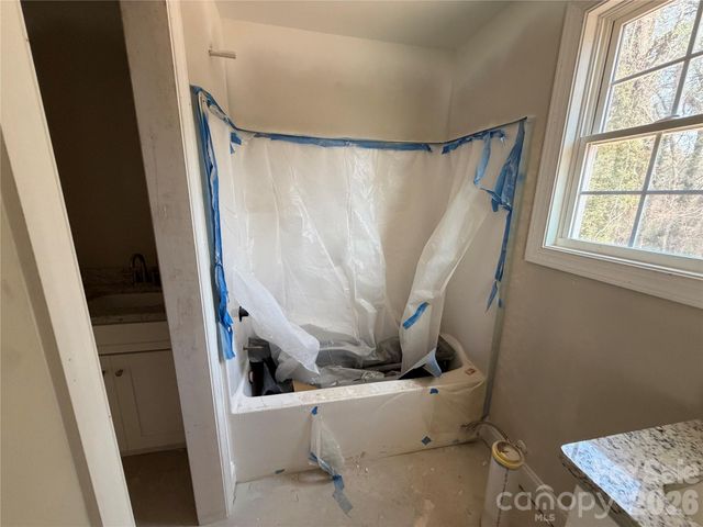 1298 18th Street NE, Hickory, NC 28601