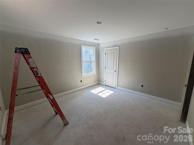 1298 18th Street NE, Hickory, NC 28601