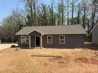 1298 18th Street NE, Hickory, NC 28601