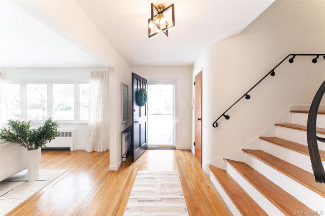 84 Russell Road, Garden City, NY 11530