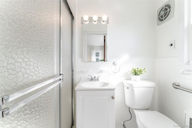 84 Russell Road, Garden City, NY 11530