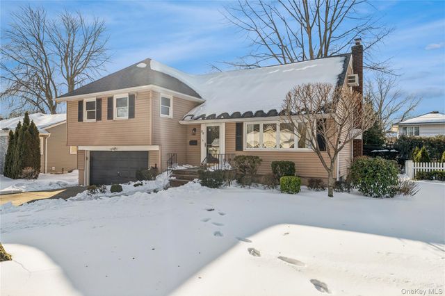 84 Russell Road, Garden City, NY 11530