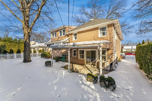 84 Russell Road, Garden City, NY 11530