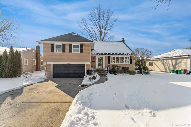 84 Russell Road, Garden City, NY 11530