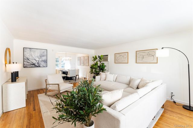 84 Russell Road, Garden City, NY 11530