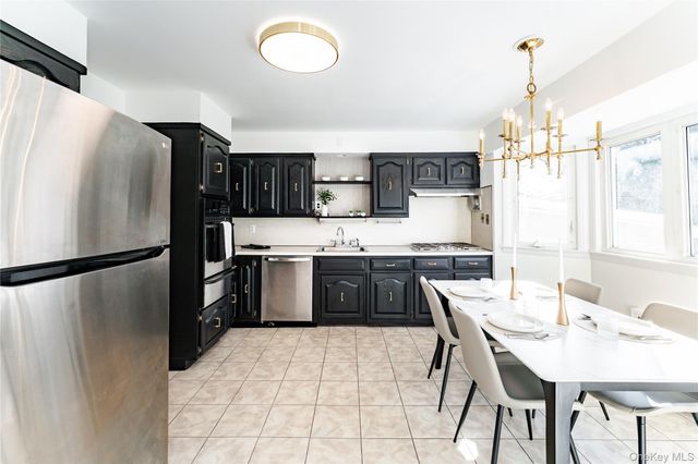 84 Russell Road, Garden City, NY 11530