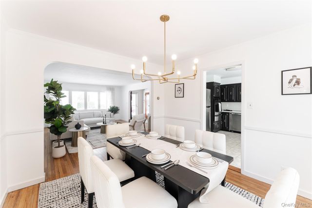 84 Russell Road, Garden City, NY 11530