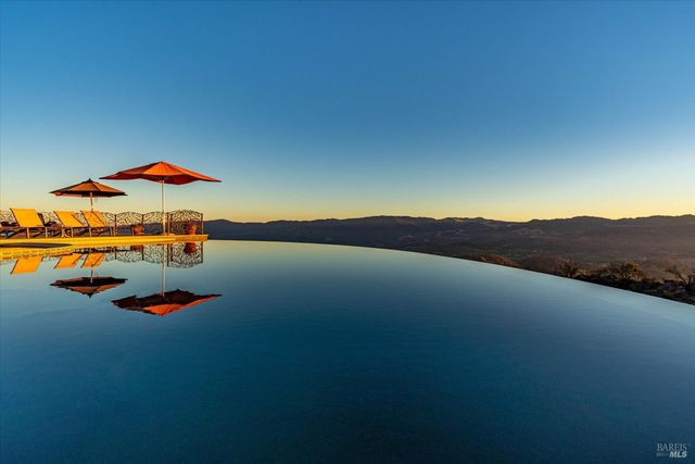 1340 Crestmont Dr, Angwin, CA 94508