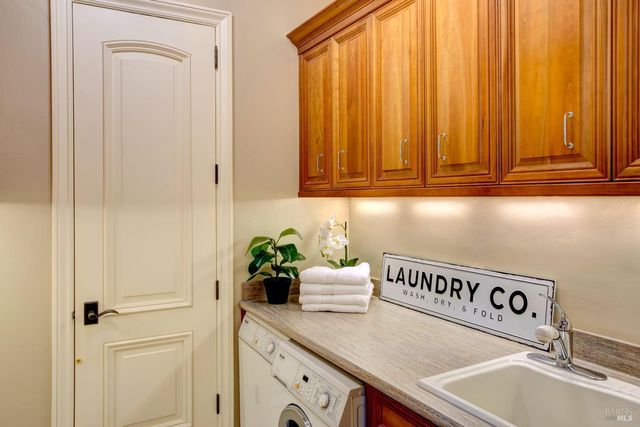 1340 Crestmont Dr, Angwin, CA 94508