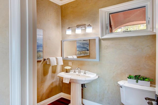 1340 Crestmont Dr, Angwin, CA 94508