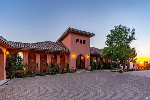 1340 Crestmont Dr, Angwin, CA 94508