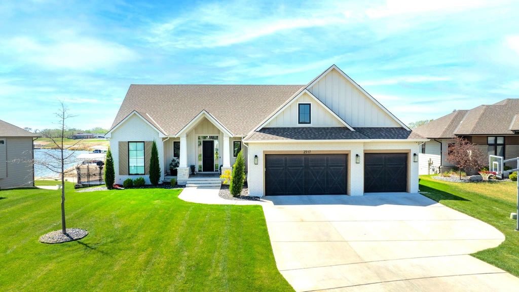 2517 N Paradise St, Wichita, KS 67205