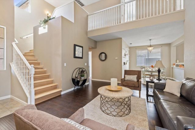 925 Cloverbrook Cir, Vacaville, CA 95687