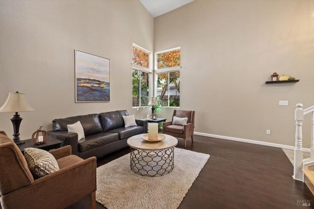 925 Cloverbrook Cir, Vacaville, CA 95687