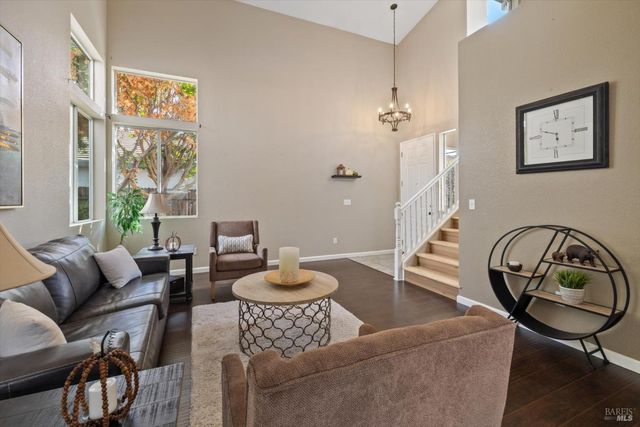 925 Cloverbrook Cir, Vacaville, CA 95687
