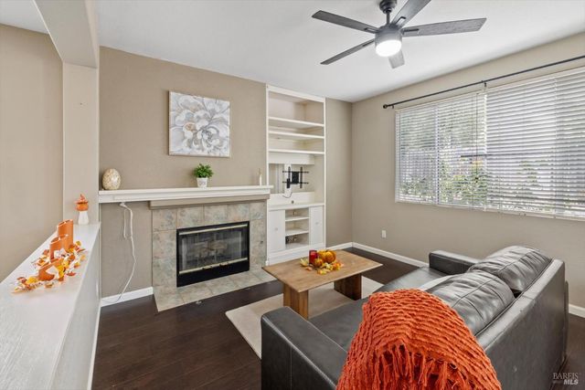 925 Cloverbrook Cir, Vacaville, CA 95687