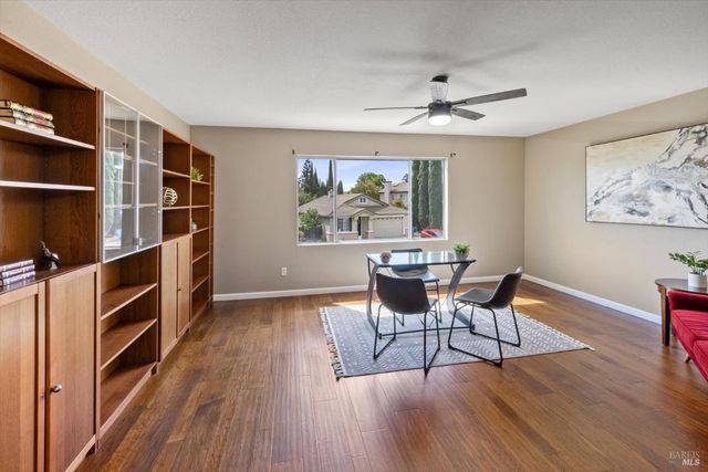 925 Cloverbrook Cir, Vacaville, CA 95687