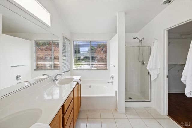 925 Cloverbrook Cir, Vacaville, CA 95687