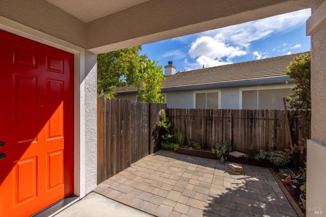 925 Cloverbrook Cir, Vacaville, CA 95687