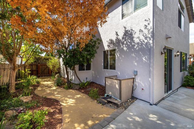 925 Cloverbrook Cir, Vacaville, CA 95687