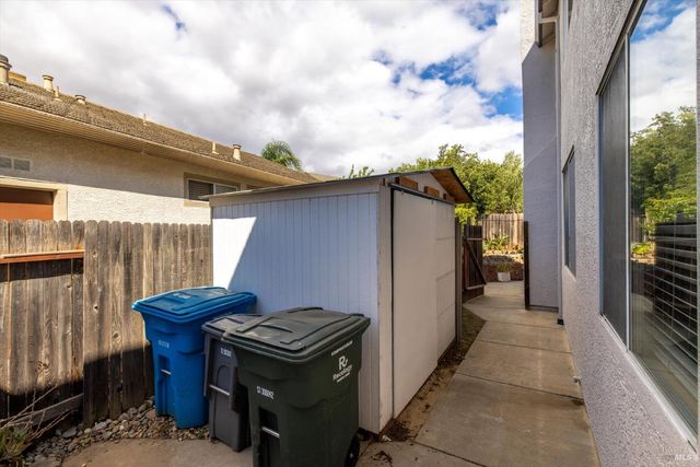925 Cloverbrook Cir, Vacaville, CA 95687