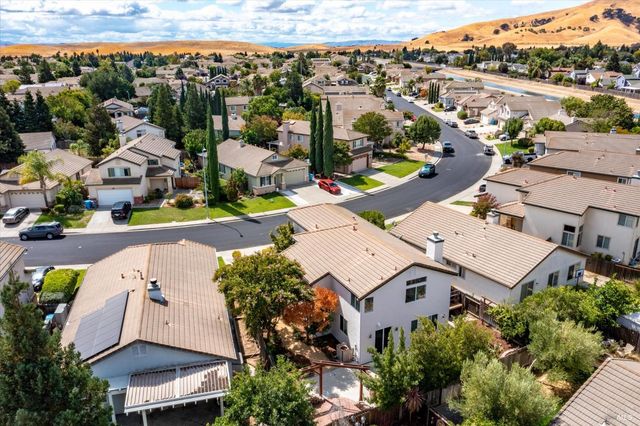 925 Cloverbrook Cir, Vacaville, CA 95687
