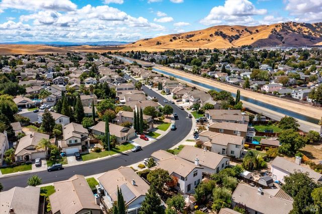 925 Cloverbrook Cir, Vacaville, CA 95687