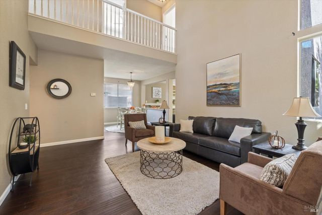 925 Cloverbrook Cir, Vacaville, CA 95687