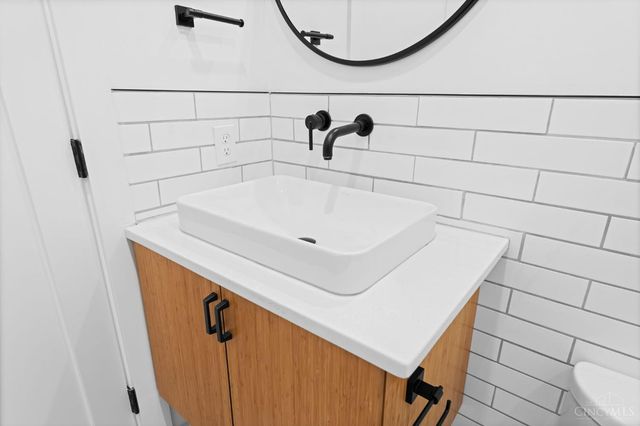 1909 Race Street, Cincinnati, OH 45202