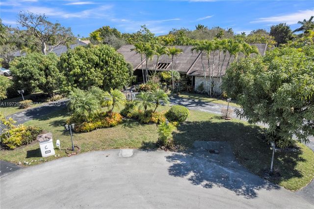 15305 SW 74th Court, Palmetto Bay, FL 33157