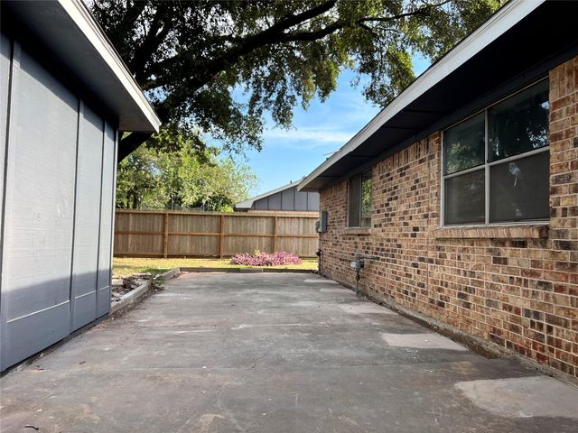 10358 Misty River Drive, Houston, TX 77086