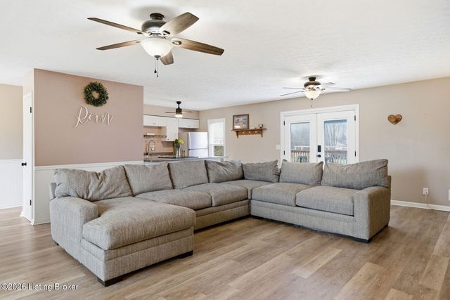 272 Minnie Ln, Shepherdsville, KY 40165