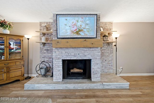 272 Minnie Ln, Shepherdsville, KY 40165