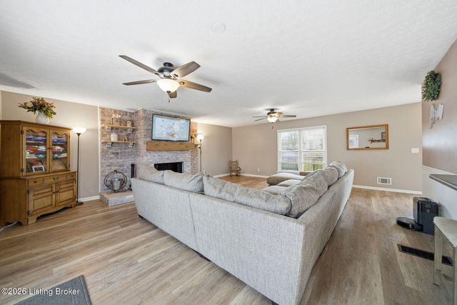 272 Minnie Ln, Shepherdsville, KY 40165