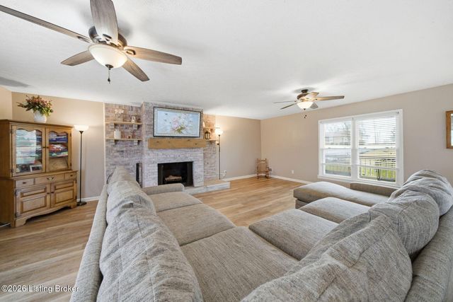 272 Minnie Ln, Shepherdsville, KY 40165