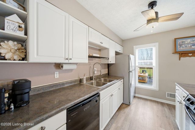 272 Minnie Ln, Shepherdsville, KY 40165