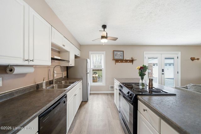 272 Minnie Ln, Shepherdsville, KY 40165