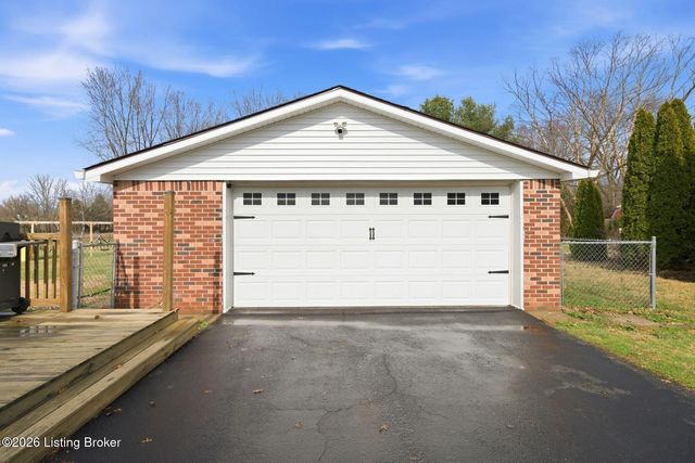 272 Minnie Ln, Shepherdsville, KY 40165