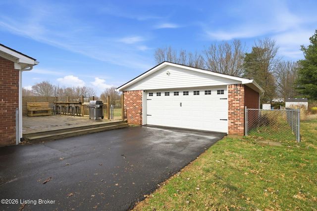 272 Minnie Ln, Shepherdsville, KY 40165