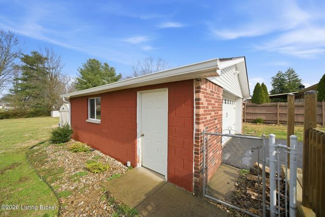 272 Minnie Ln, Shepherdsville, KY 40165