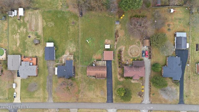 272 Minnie Ln, Shepherdsville, KY 40165