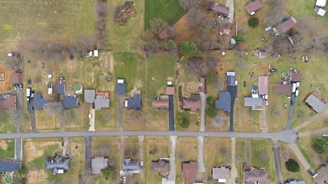 272 Minnie Ln, Shepherdsville, KY 40165