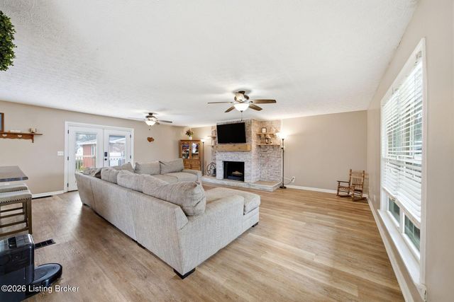 272 Minnie Ln, Shepherdsville, KY 40165