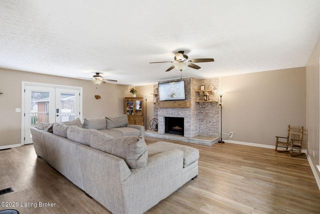 272 Minnie Ln, Shepherdsville, KY 40165