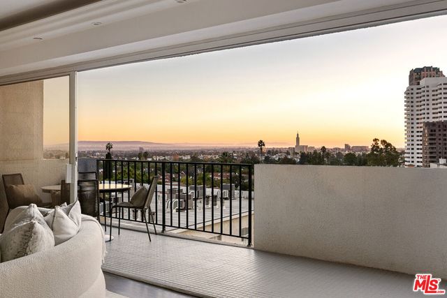 10450 Wilshire Boulevard 8A, Los Angeles, CA 90024