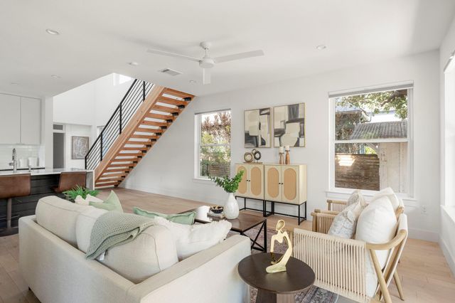 905 E 2nd ST, Austin, TX 78702