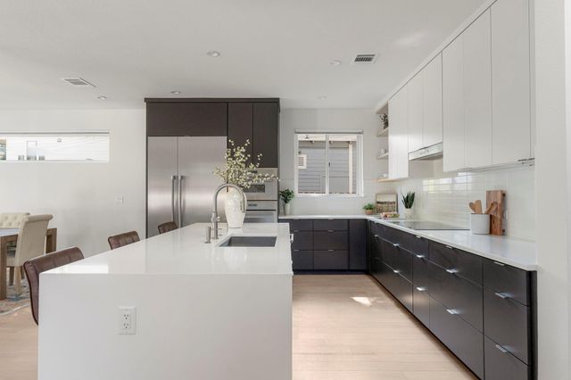 905 E 2nd ST, Austin, TX 78702