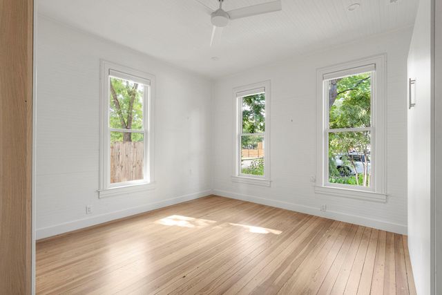 905 E 2nd ST, Austin, TX 78702